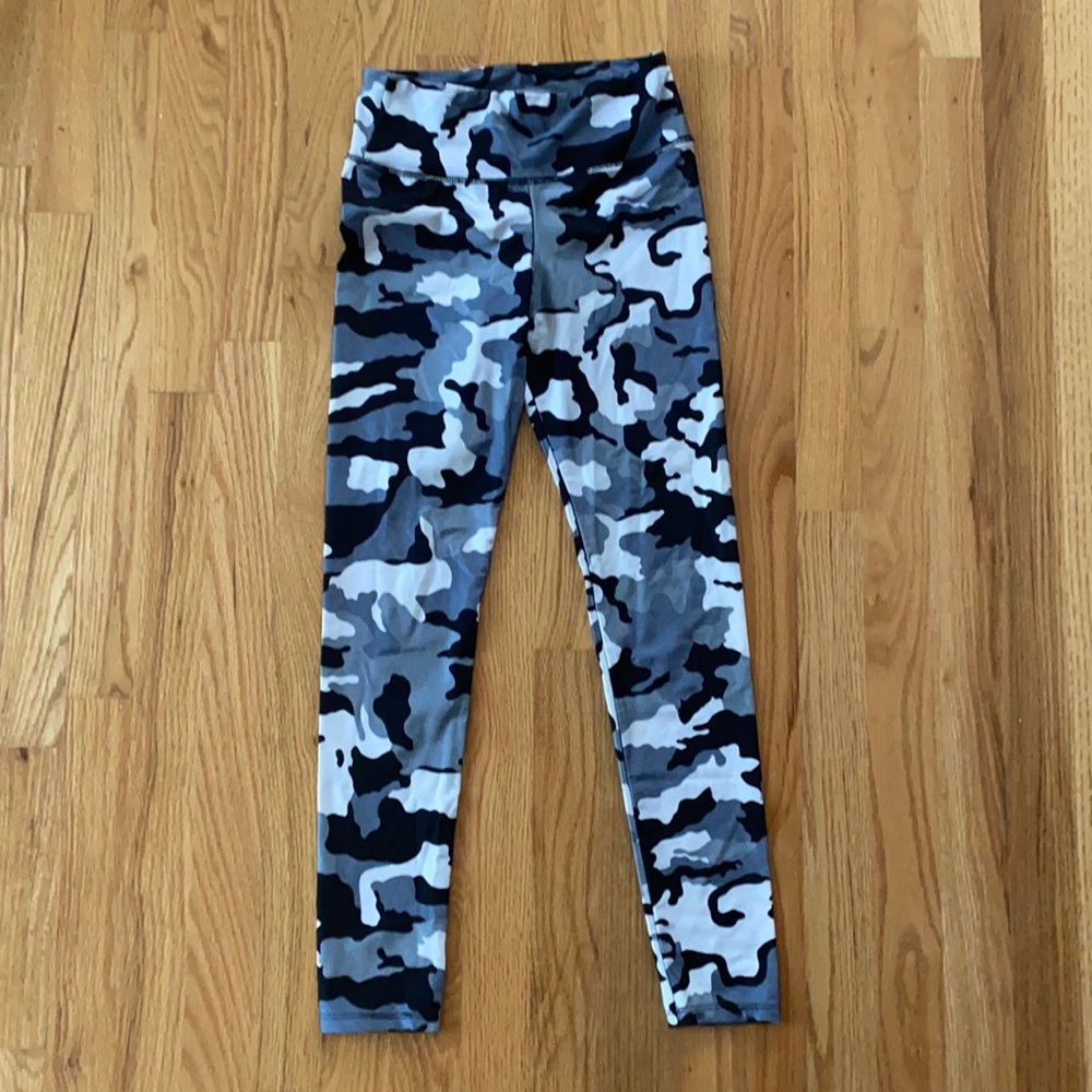 KatieJ NYC black/white/grey camo leggings